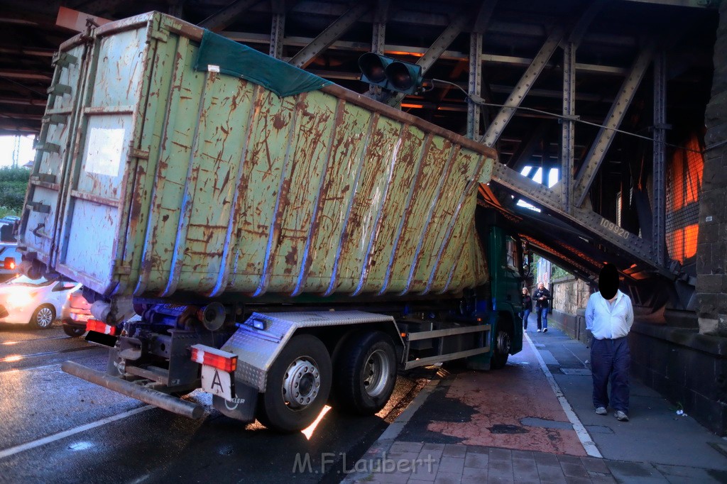 Wieder mal LKW unter Bruecke Koeln Deutz Deutz Muelheimerstr AK P05.JPG